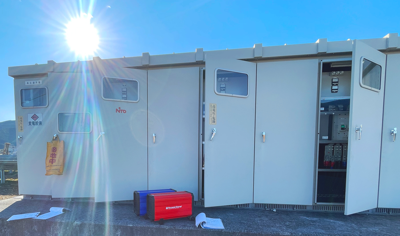 当社現場事例の受変電設備。法定停電や停電点検は、実際の現場で停止・復電・再起動のストレスが発生する運用イベントです