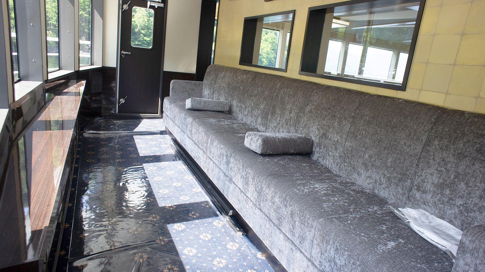 Private observation room aboard Nantai