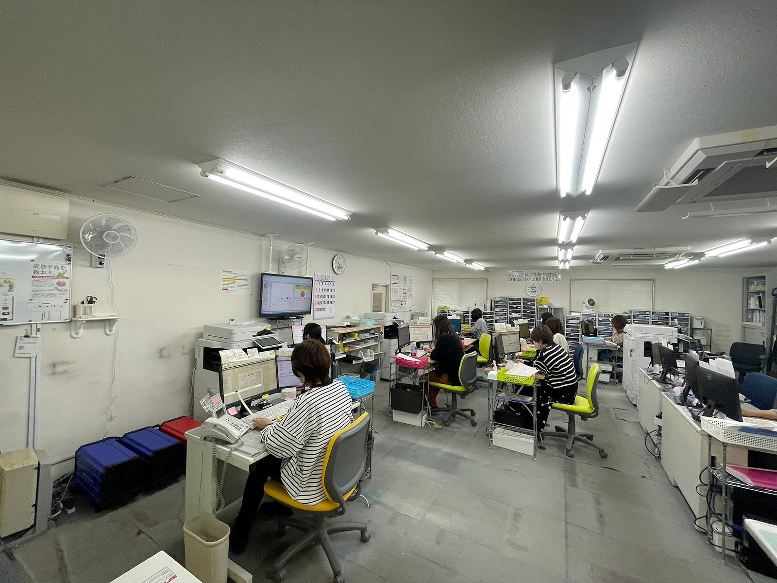 複合機とFAX受注センターを可搬型UPSで保護する導入事例
