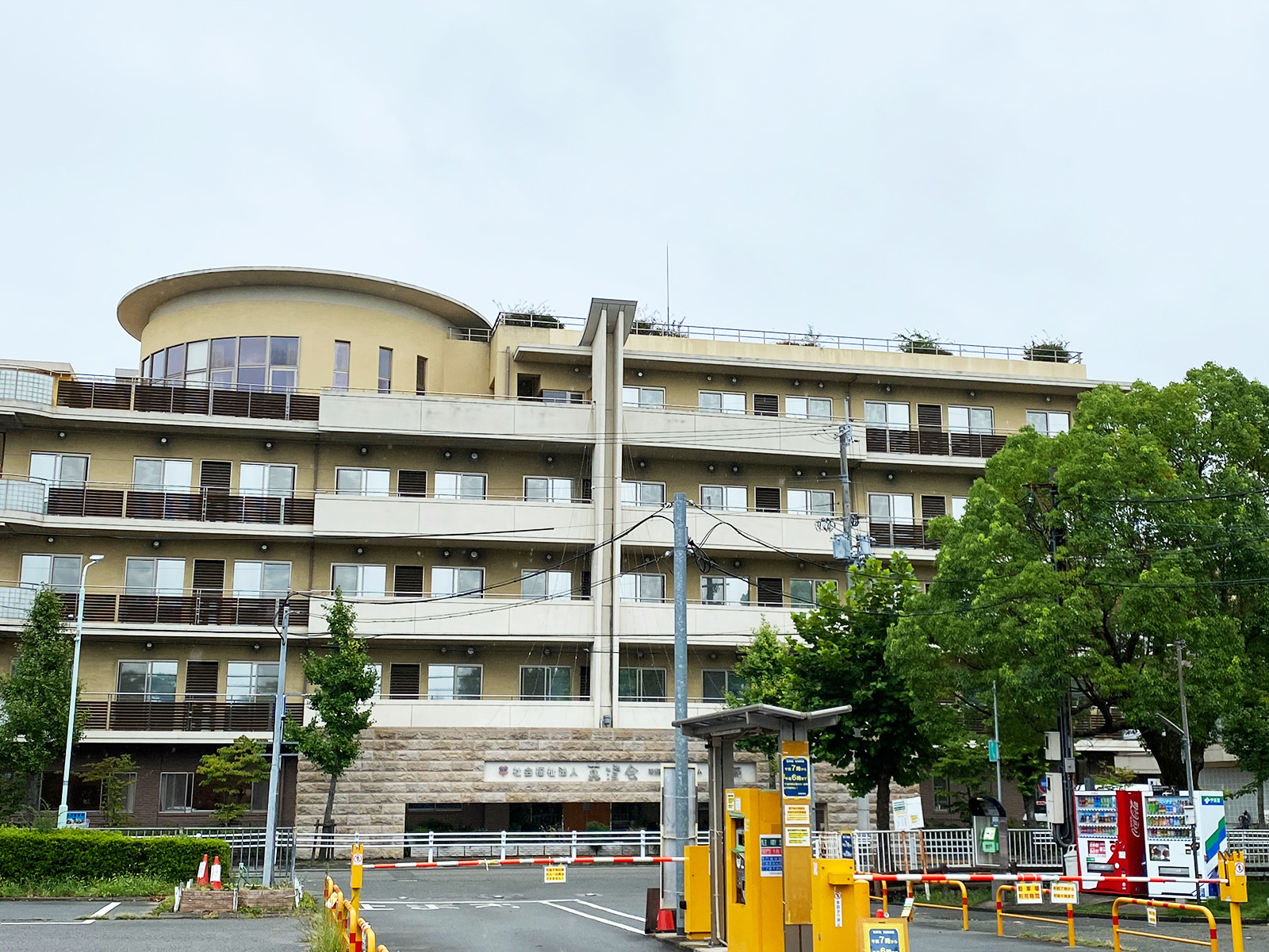 特別養護老人ホーム博寿苑、デイサービスセンター桜、西武庫みのり保育園を併設する社会福祉法人真澄会の施設全景