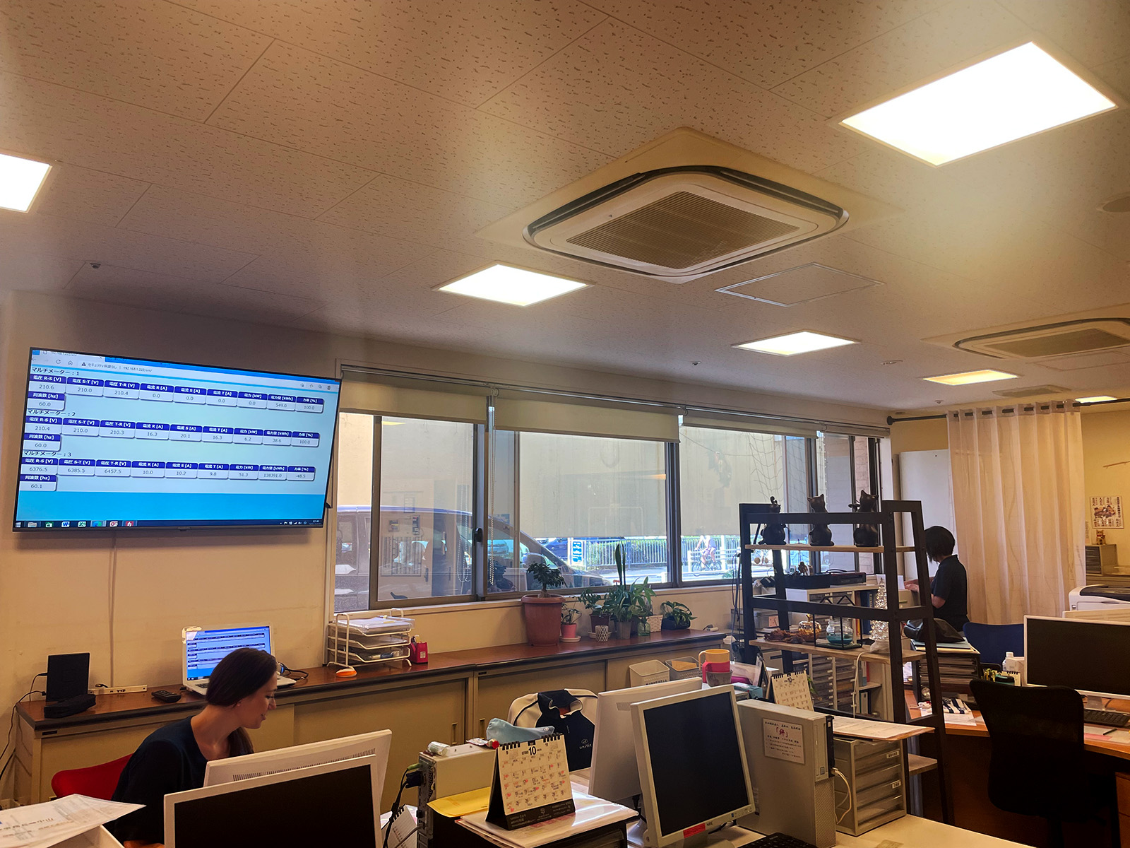 職員全体でリアルタイムの電力情報を共有する博寿苑の事務所