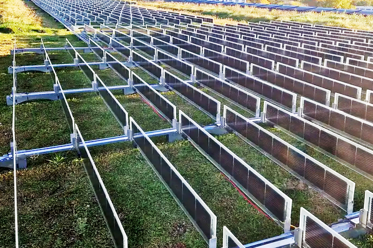 Over Easy 陸屋根向け 置くだけ太陽光発電ユニット